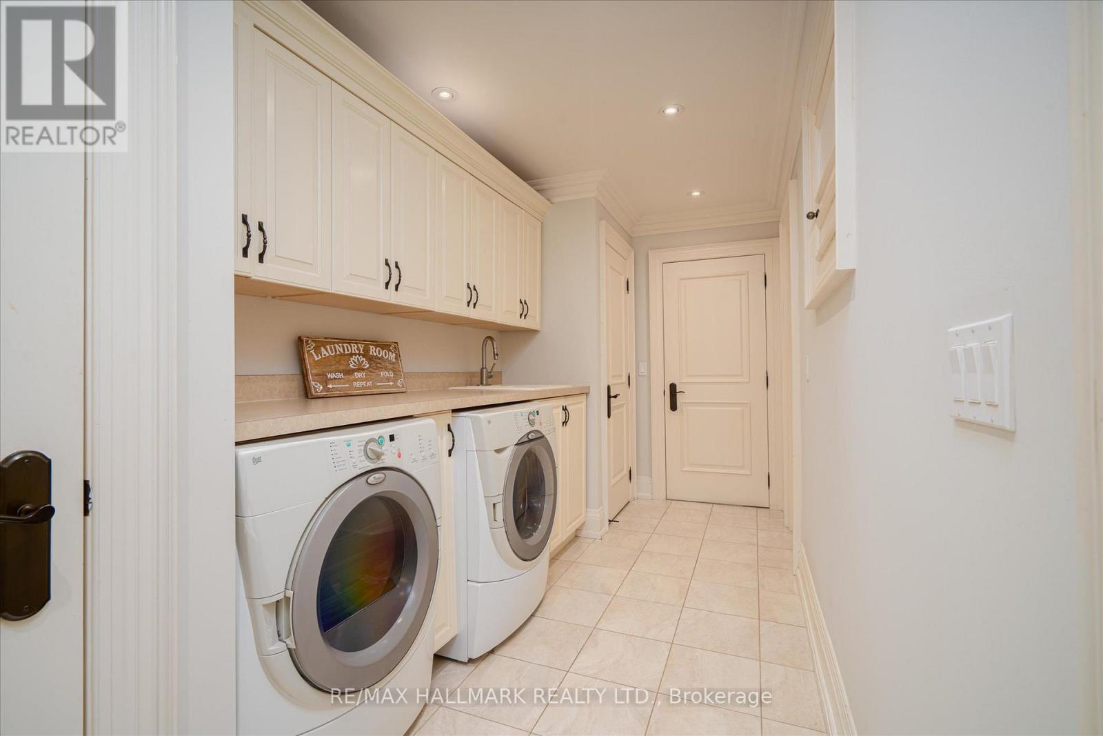 Photo 34 of 92 Hill Crescent, Toronto ON