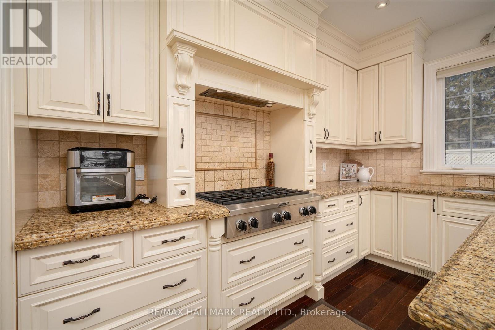 Photo 39 of 92 Hill Crescent, Toronto ON
