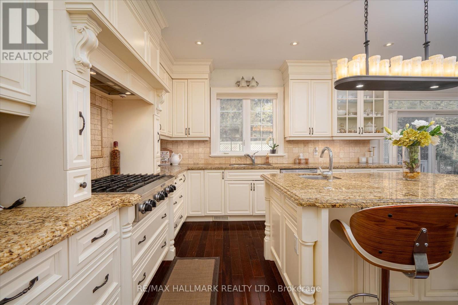 Photo 4 of 92 Hill Crescent, Toronto ON