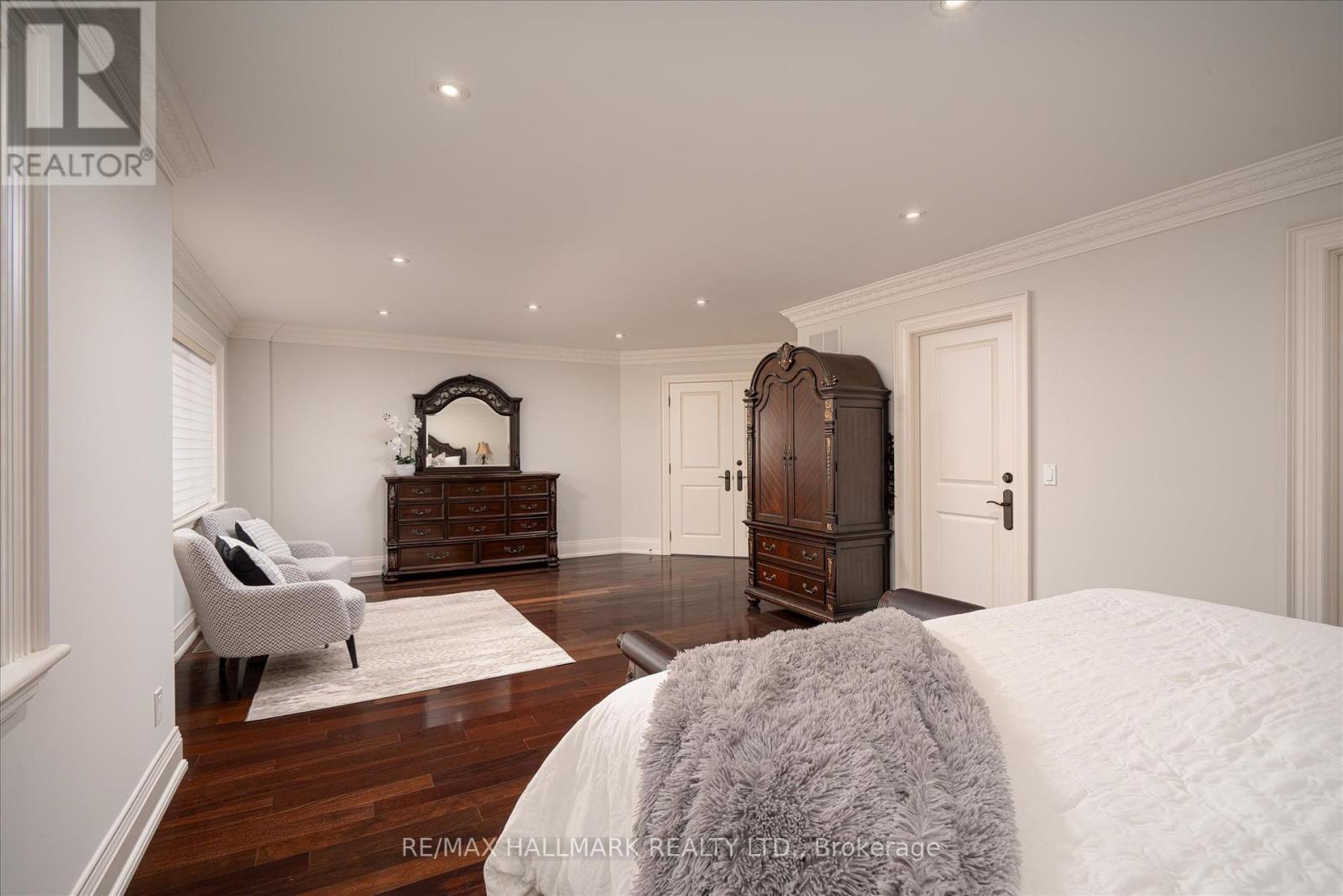 Photo 10 of 92 Hill Crescent, Toronto ON