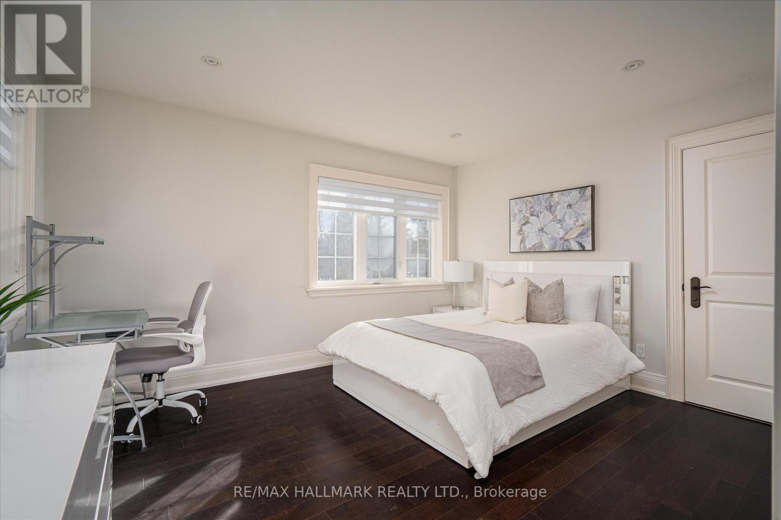 Photo 31 of 92 Hill Crescent, Toronto ON