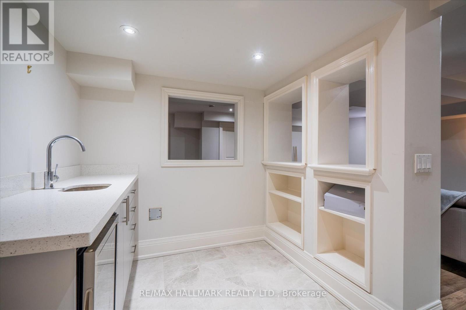 Photo 18 of 92 Hill Crescent, Toronto ON