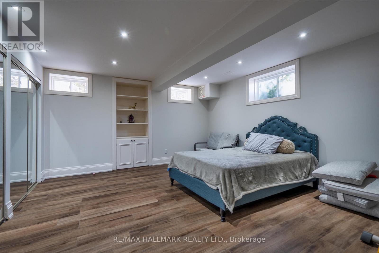 Photo 25 of 92 Hill Crescent, Toronto ON