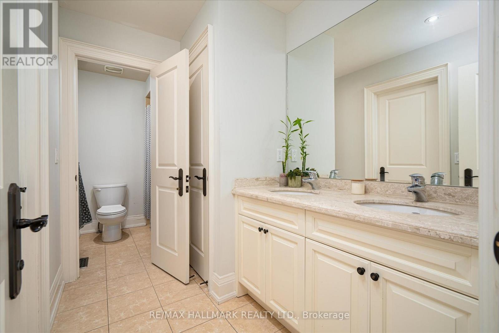 Photo 13 of 92 Hill Crescent, Toronto ON