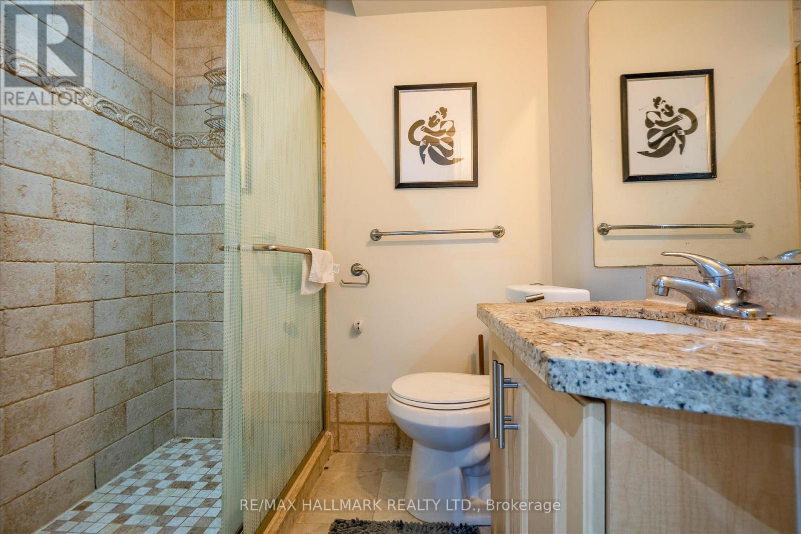 Photo 28 of 92 Hill Crescent, Toronto ON