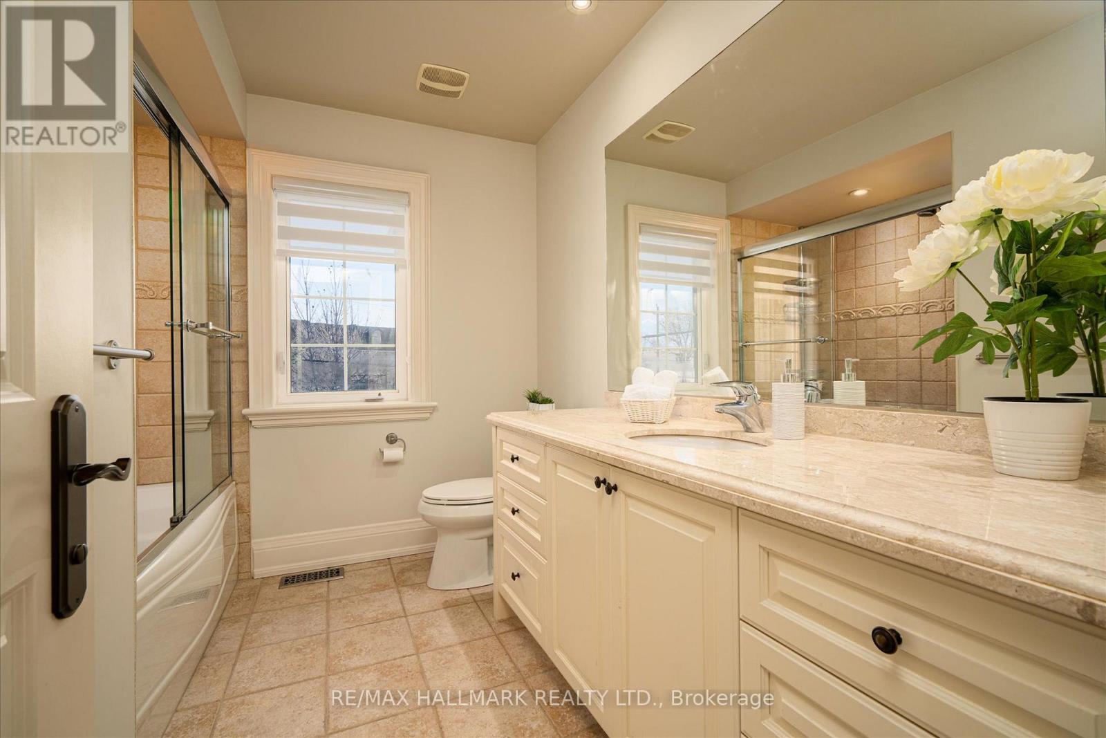 Photo 36 of 92 Hill Crescent, Toronto ON