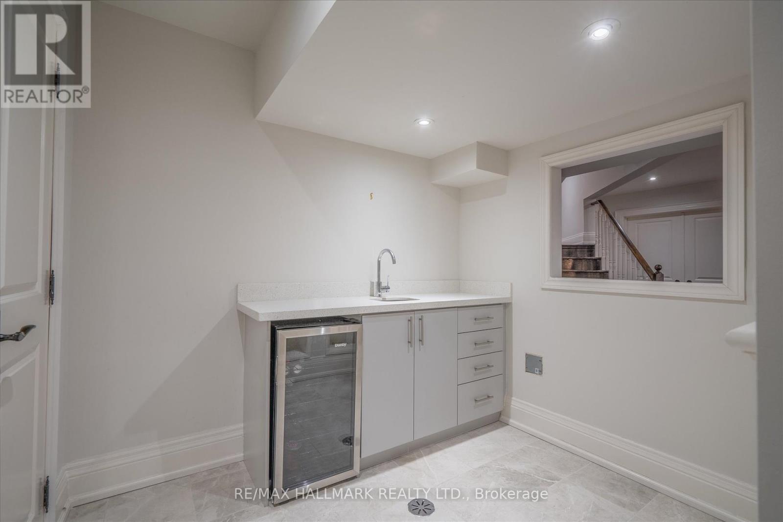 Photo 15 of 92 Hill Crescent, Toronto ON