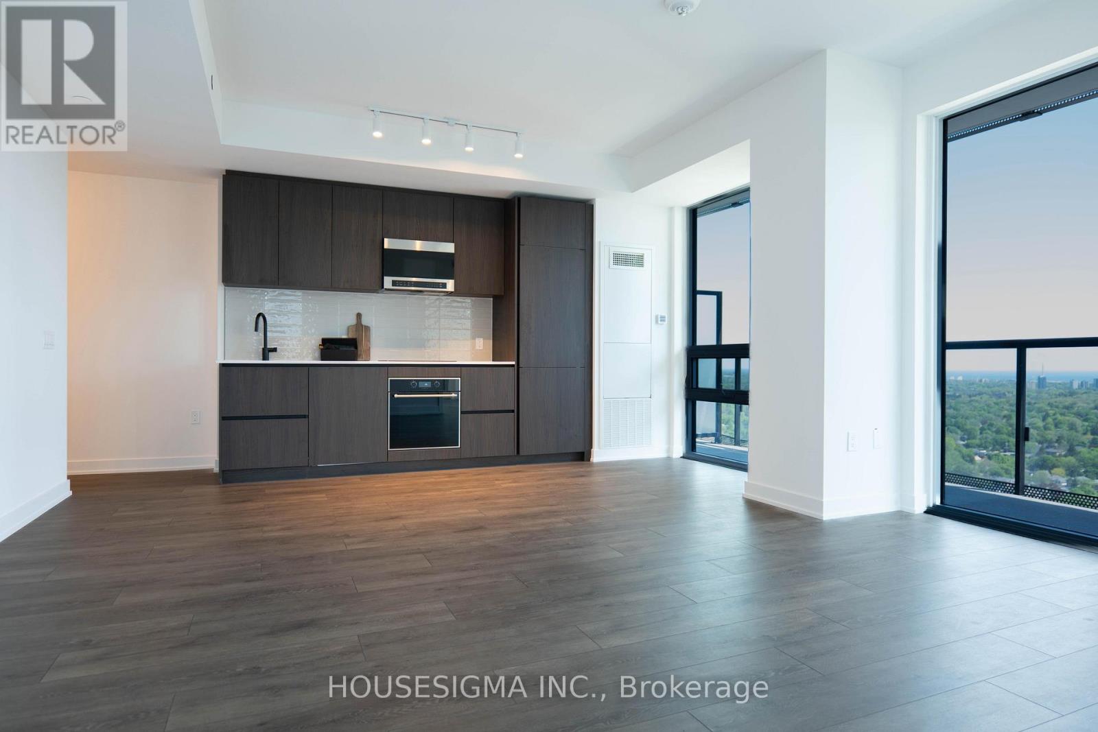 Photo 37 of 127 Broadway Avenue, Toronto ON