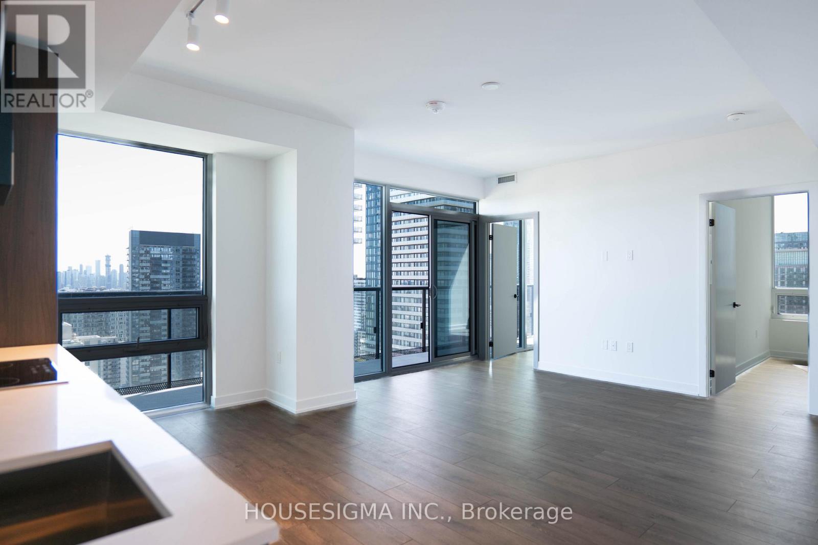 Photo 21 of 127 Broadway Avenue, Toronto ON