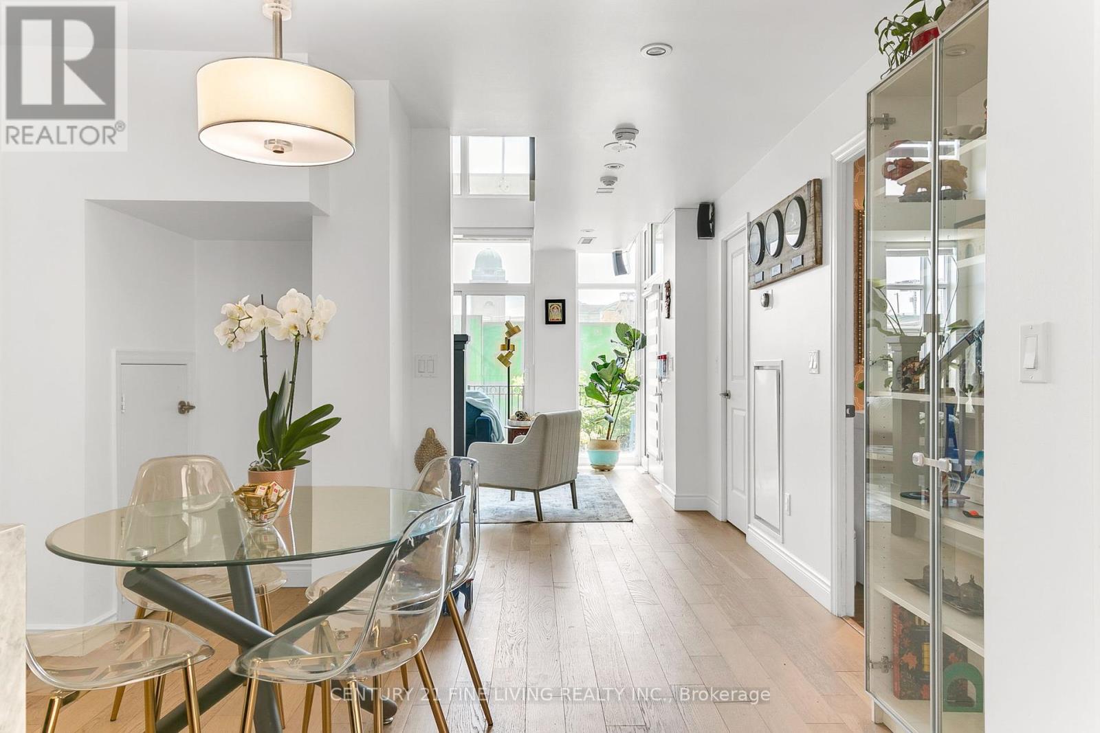 Photo 3 of Th 22 6 Pirandello Street, Toronto ON