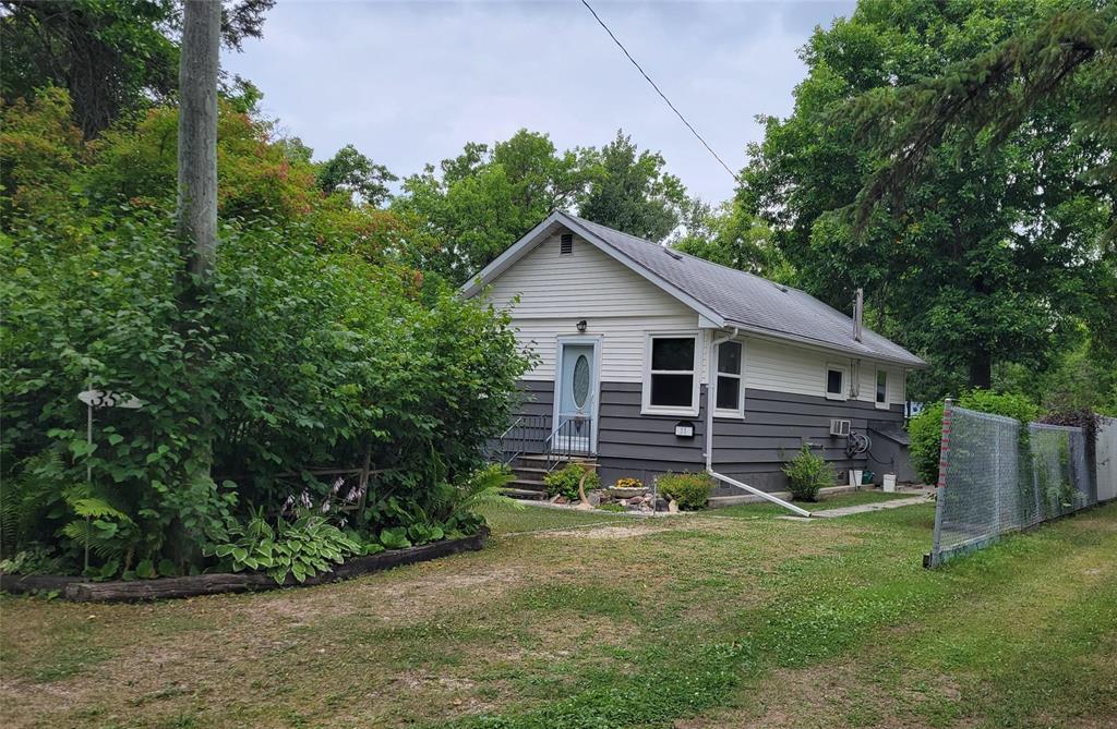Photo 18 of 35 10th Avenue, Gimli Rm MB