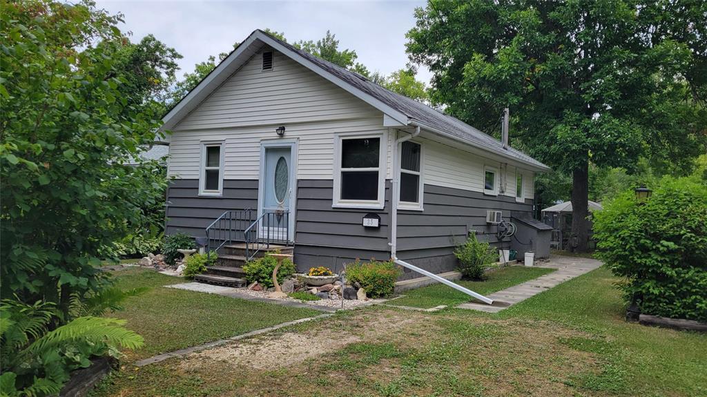 Photo 9 of 35 10th Avenue, Gimli Rm MB