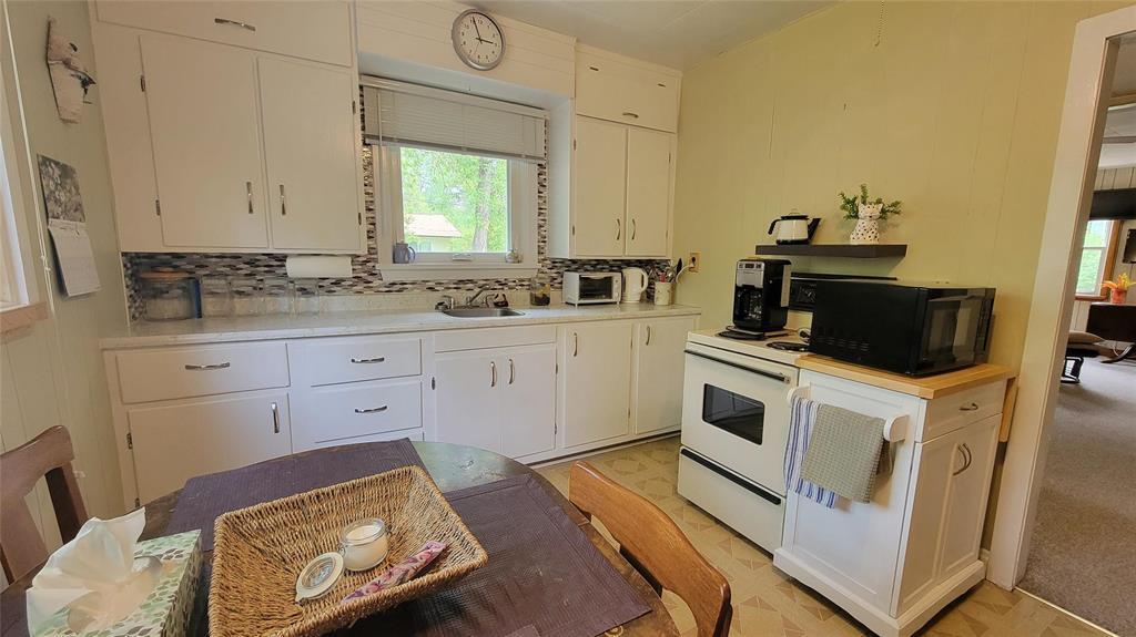 Photo 2 of 35 10th Avenue, Gimli Rm MB