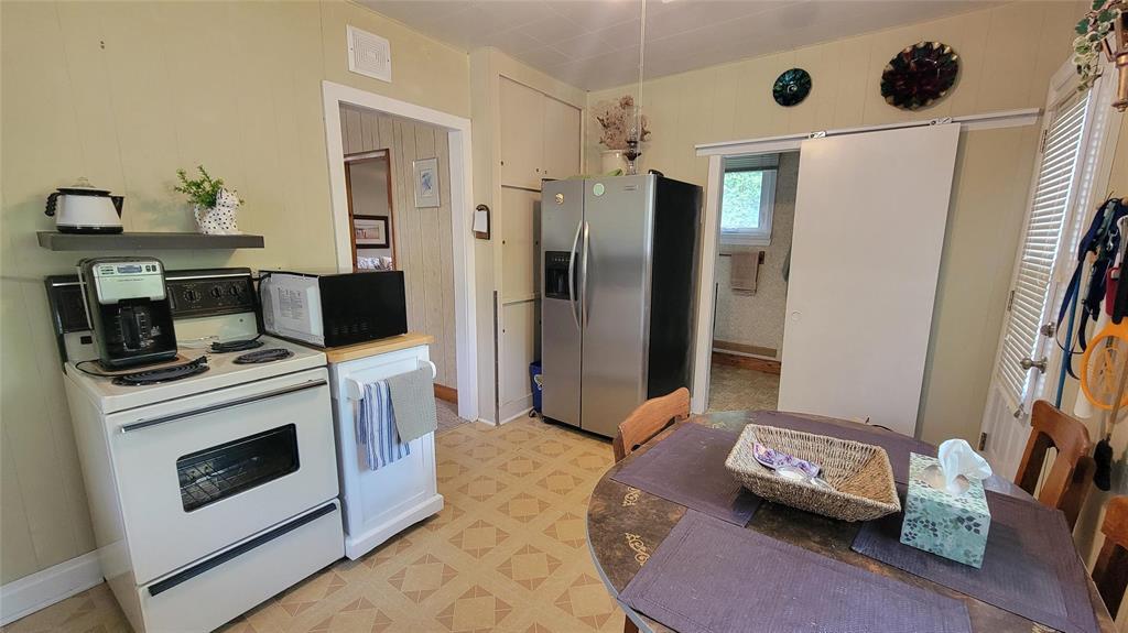 Photo 12 of 35 10th Avenue, Gimli Rm MB