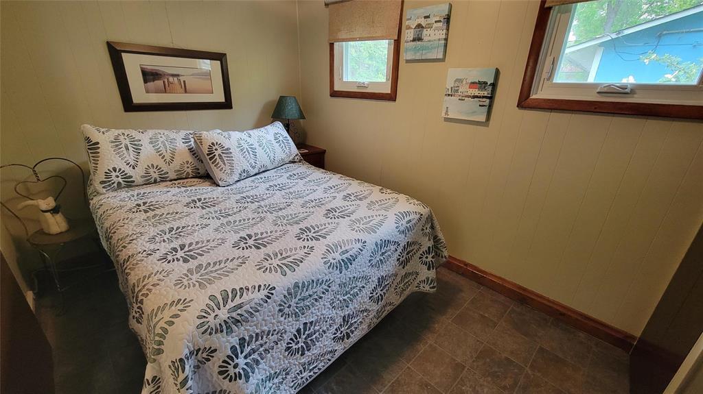 Photo 10 of 35 10th Avenue, Gimli Rm MB