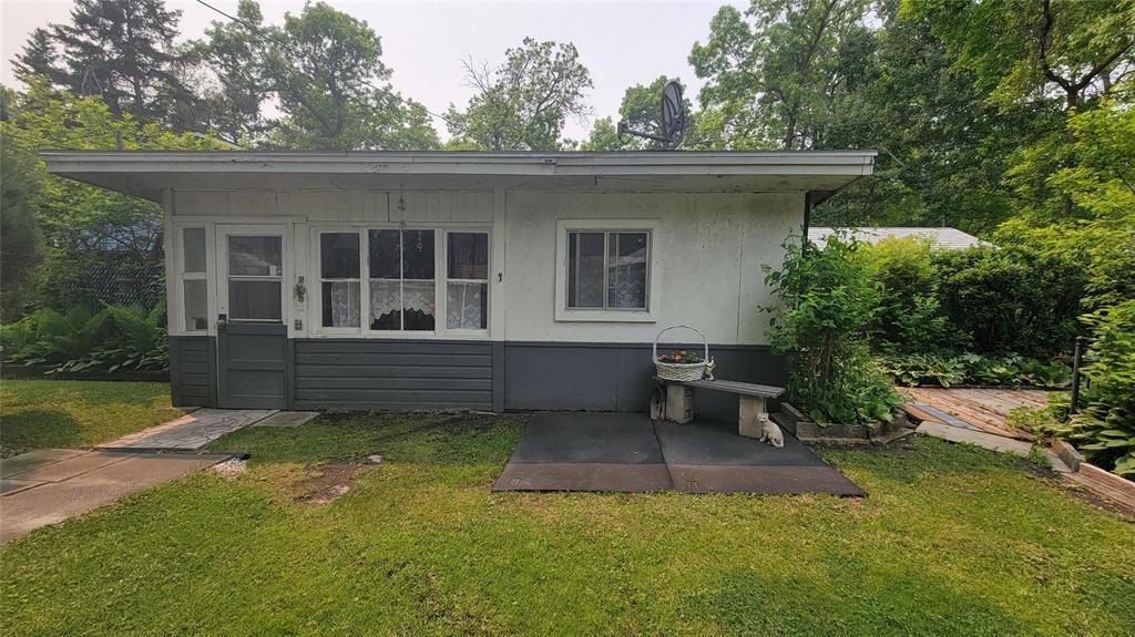 Photo 6 of 35 10th Avenue, Gimli Rm MB