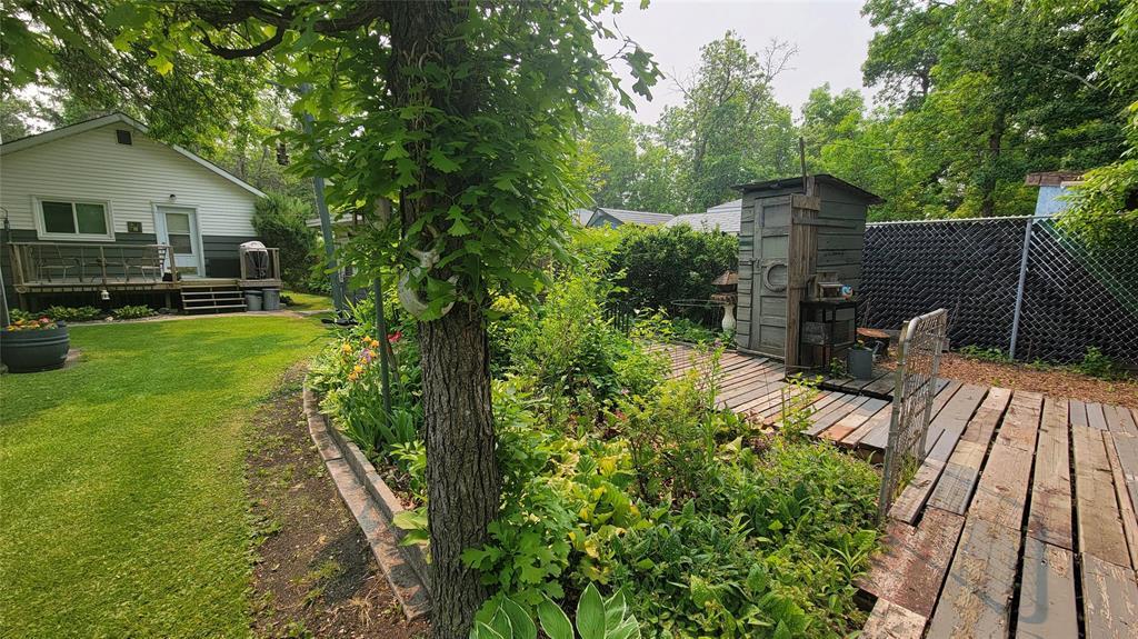 Photo 5 of 35 10th Avenue, Gimli Rm MB