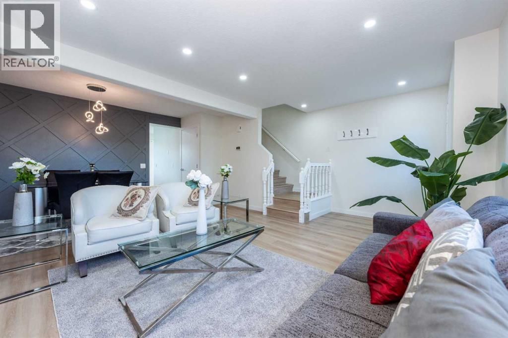 11 Erin Ridge Road SE, Calgary, Alberta