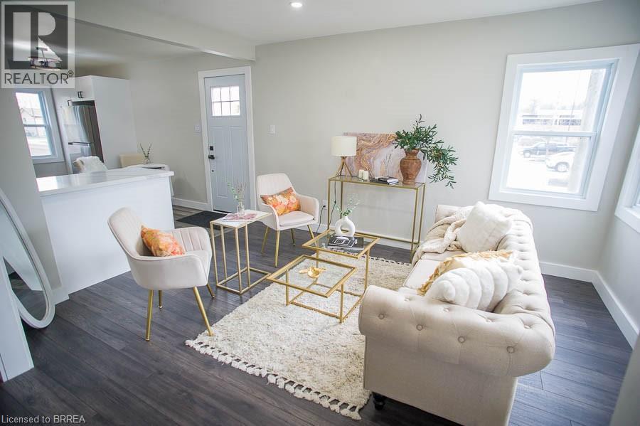 Photo 6 of 20 Park Avenue E, Brantford ON