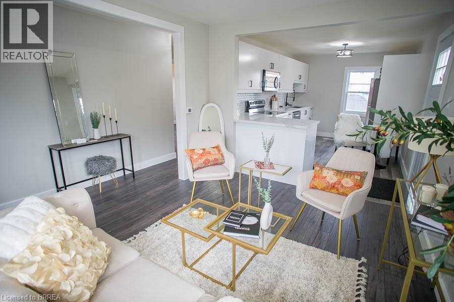 Photo 12 of 20 Park Avenue E, Brantford ON