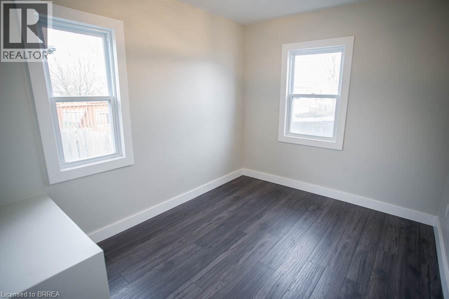 Photo 15 of 20 Park Avenue E, Brantford ON