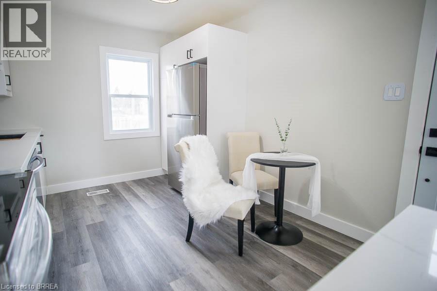 Photo 10 of 20 Park Avenue E, Brantford ON