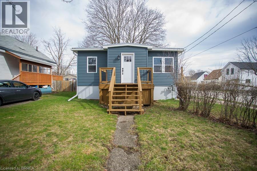 Photo 2 of 20 Park Avenue E, Brantford ON