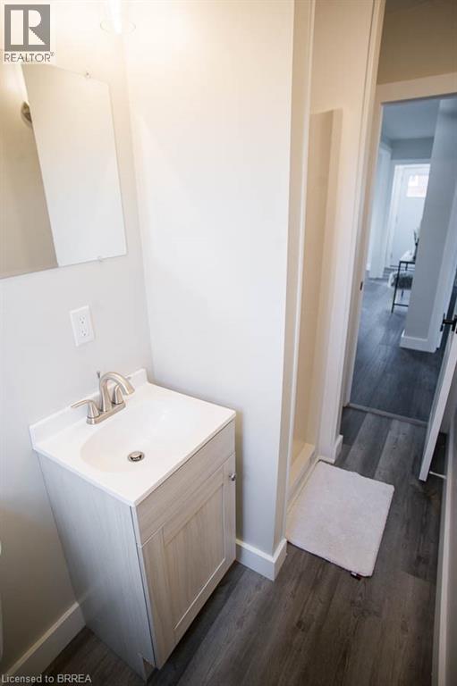Photo 14 of 20 Park Avenue E, Brantford ON