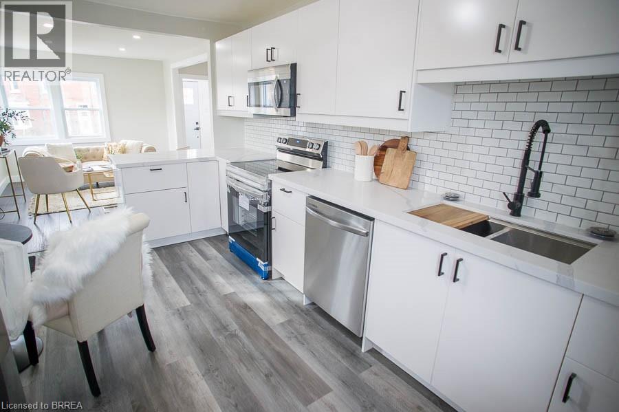 Photo 13 of 20 Park Avenue E, Brantford ON