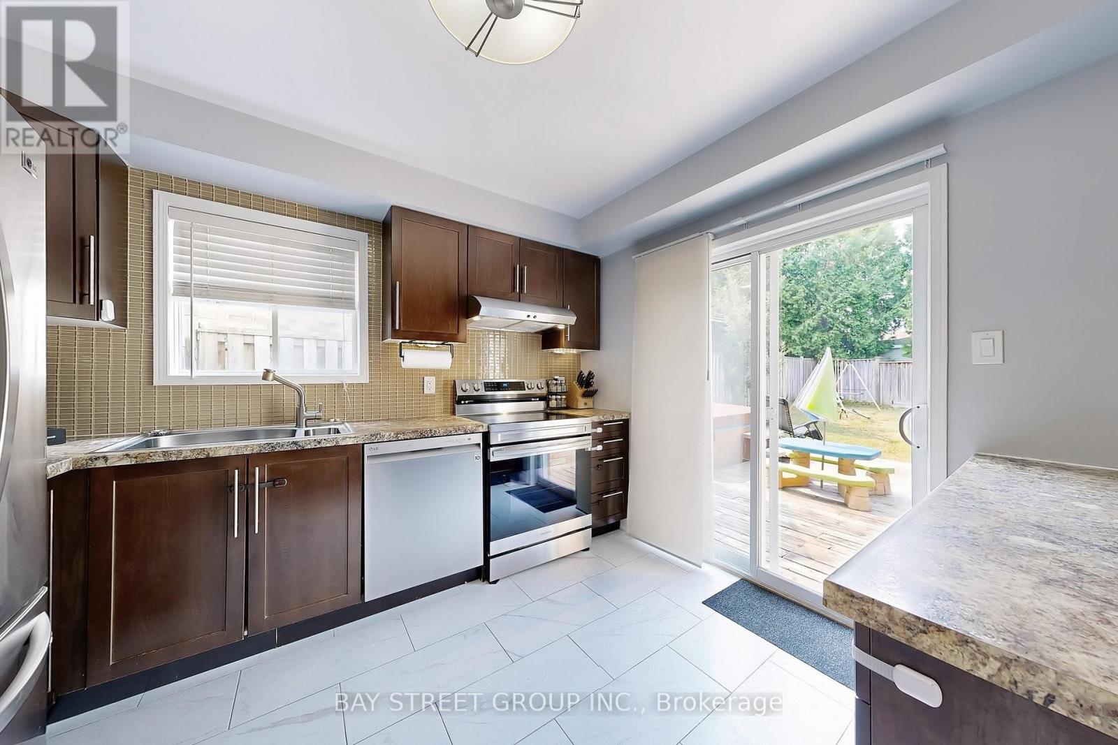 Photo 50 of 16 Bates Court, Barrie ON