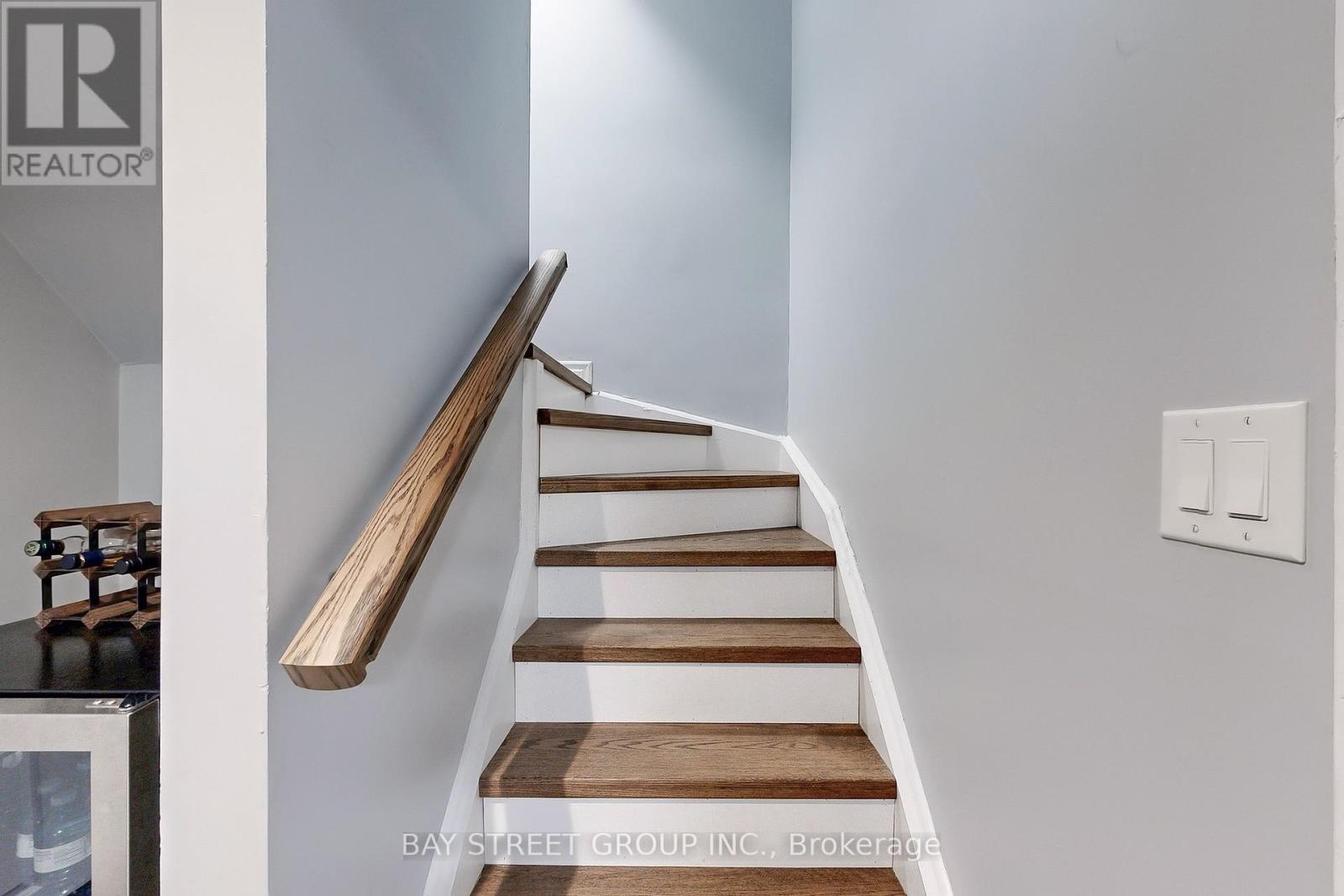 Photo 12 of 16 Bates Court, Barrie ON