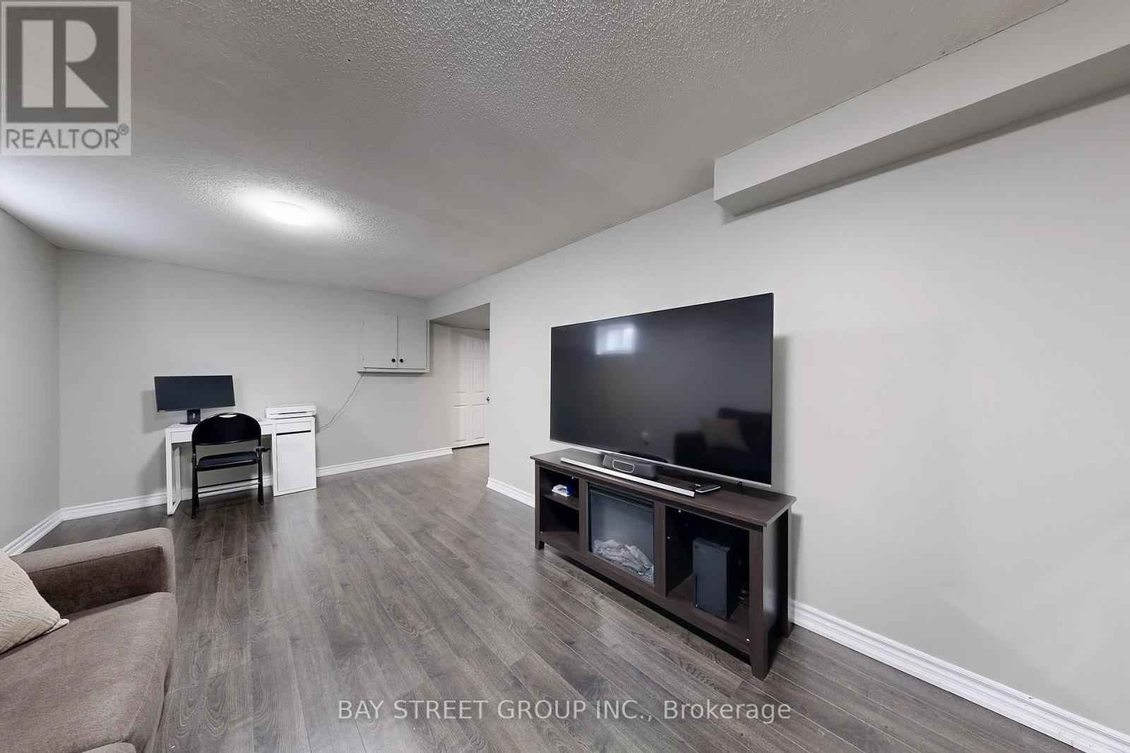 Photo 7 of 16 Bates Court, Barrie ON