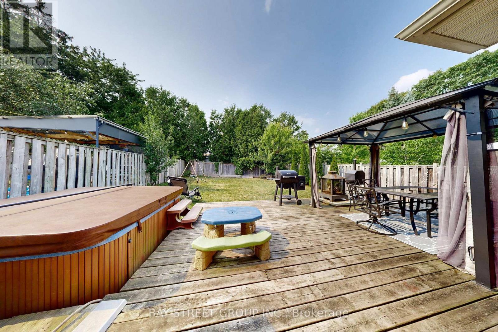 Photo 14 of 16 Bates Court, Barrie ON
