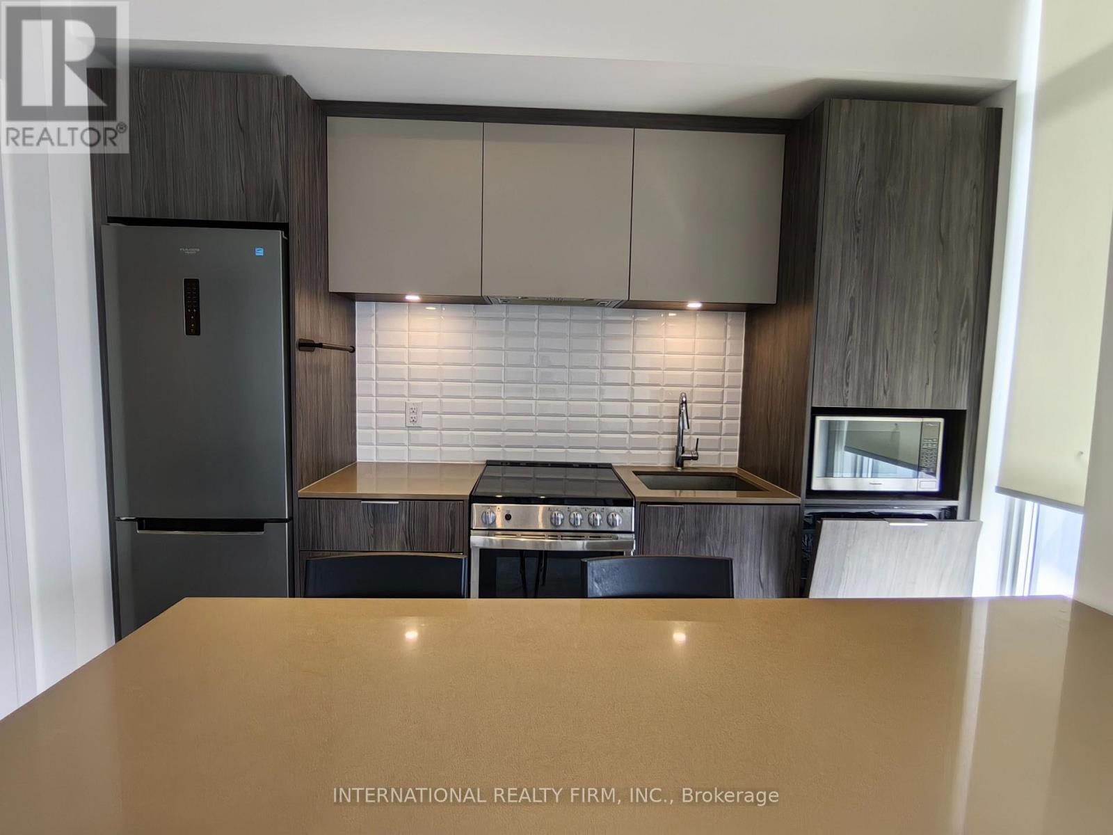 Photo 2 of 3007 70 Annie Craig Drive, Toronto ON