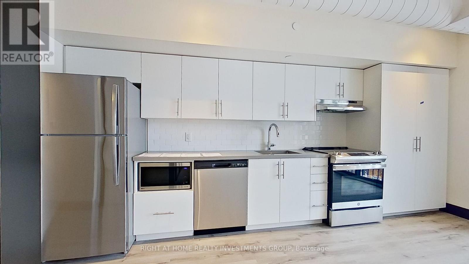 Photo 2 of 506 121 King Street E, Hamilton ON
