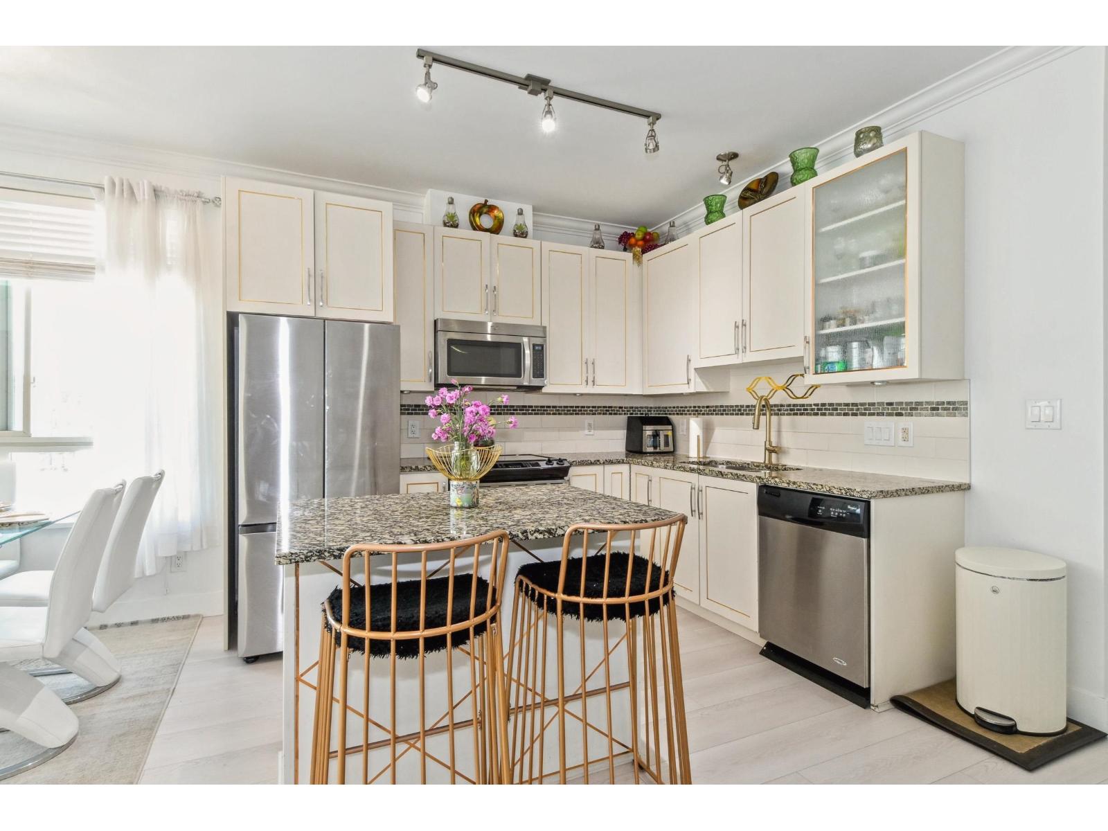 Photo 6 of 403 20861 83 Avenue, Langley BC