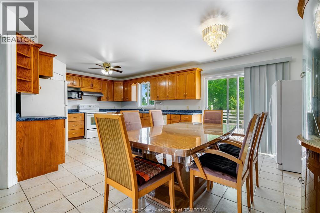 Photo 2 of 166 Sturgeon Meadows, Leamington ON