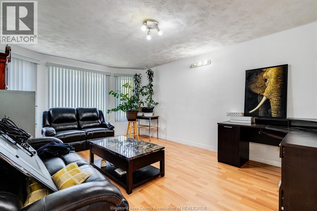 Photo 7 of 166 Sturgeon Meadows, Leamington ON