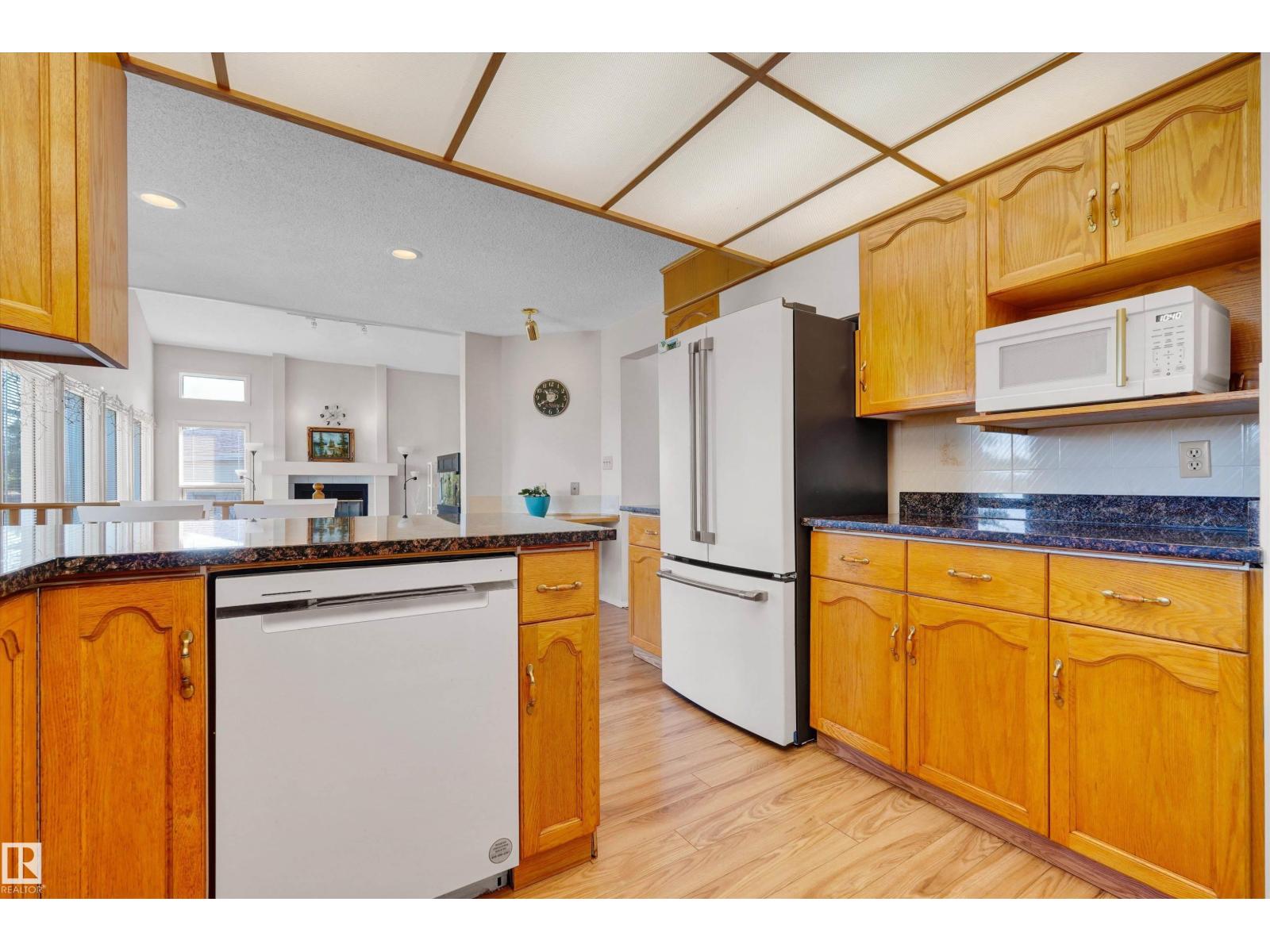 Photo 10 of 3684 33 St Nw, Edmonton AB