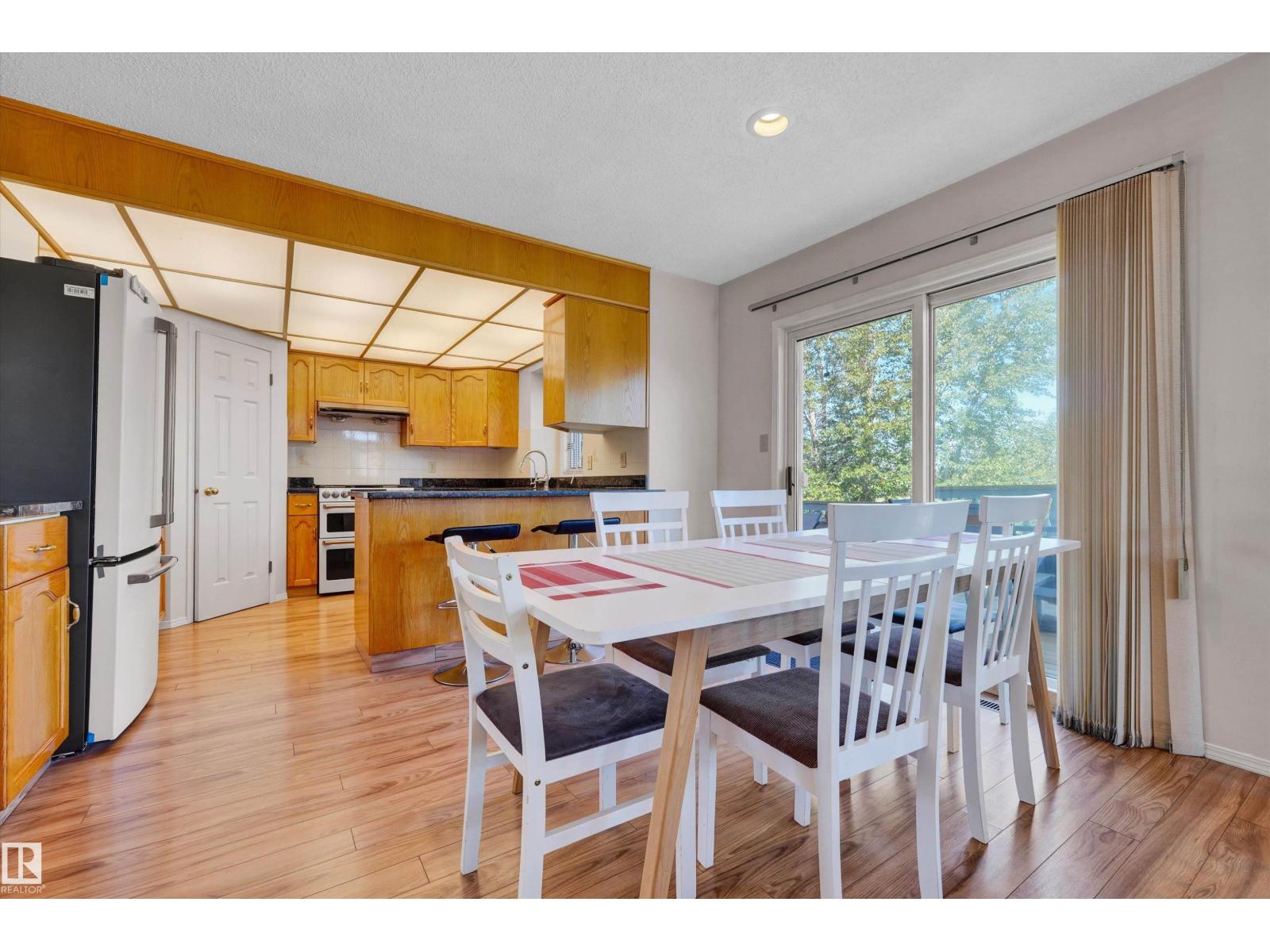 Photo 11 of 3684 33 St Nw, Edmonton AB