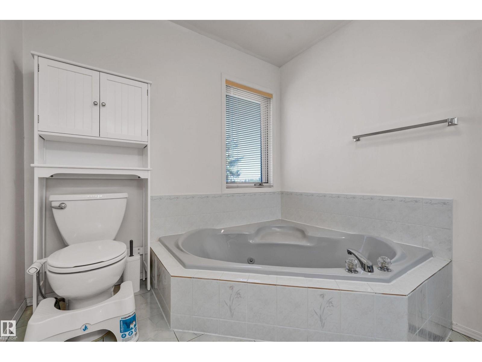 Photo 21 of 3684 33 St Nw, Edmonton AB