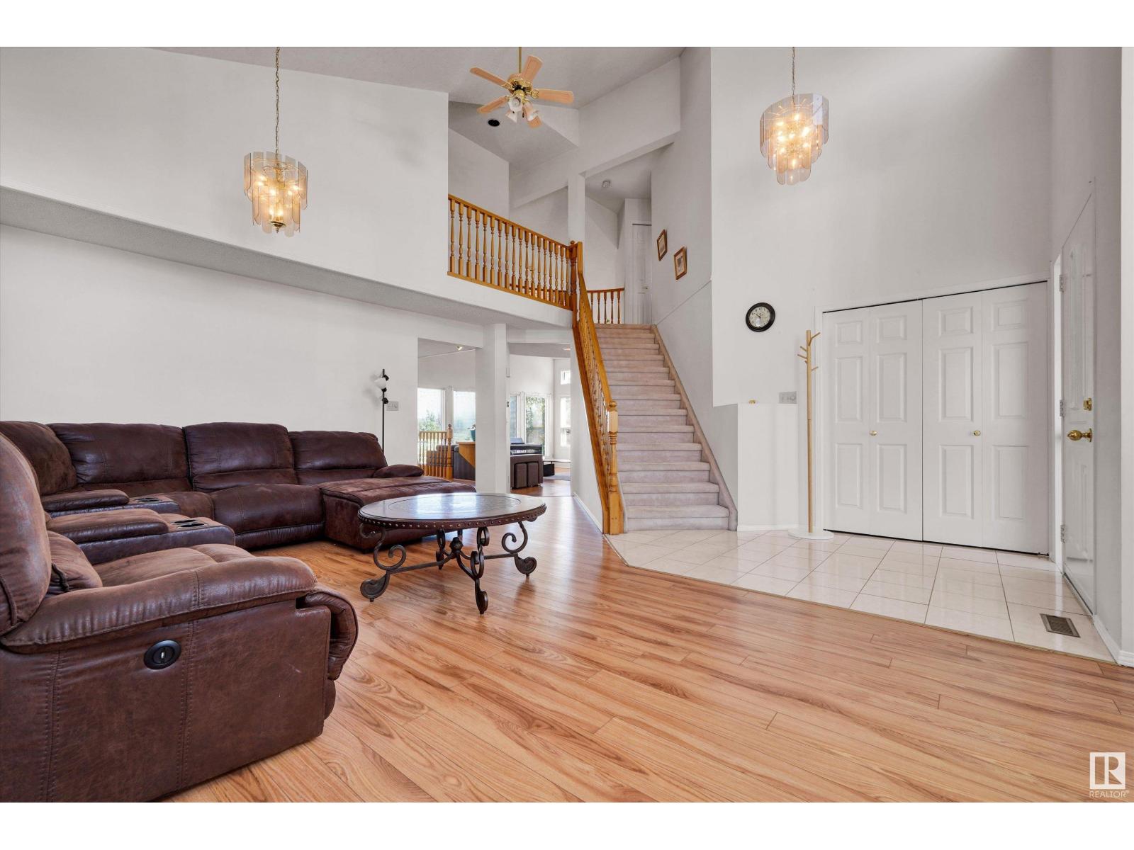 Photo 5 of 3684 33 St Nw, Edmonton AB
