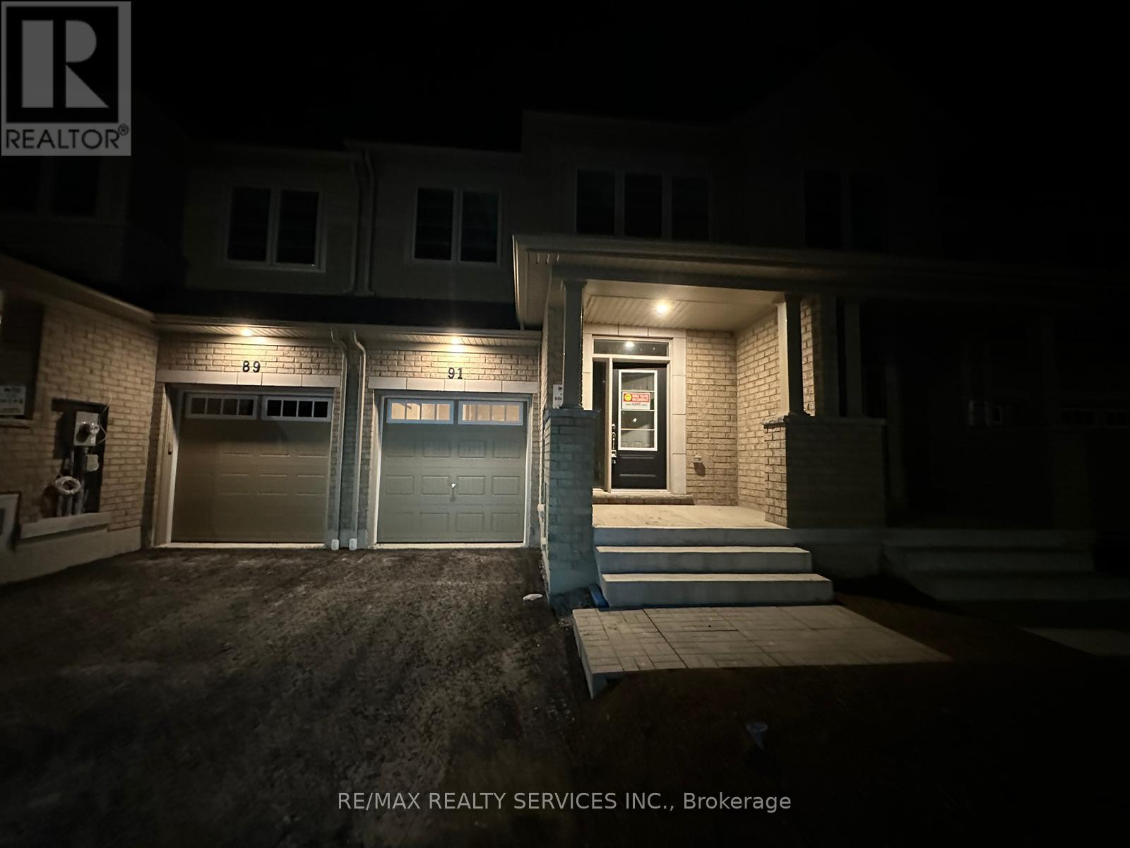 Photo 17 of 91 Air Dancer Crescent, Oshawa ON