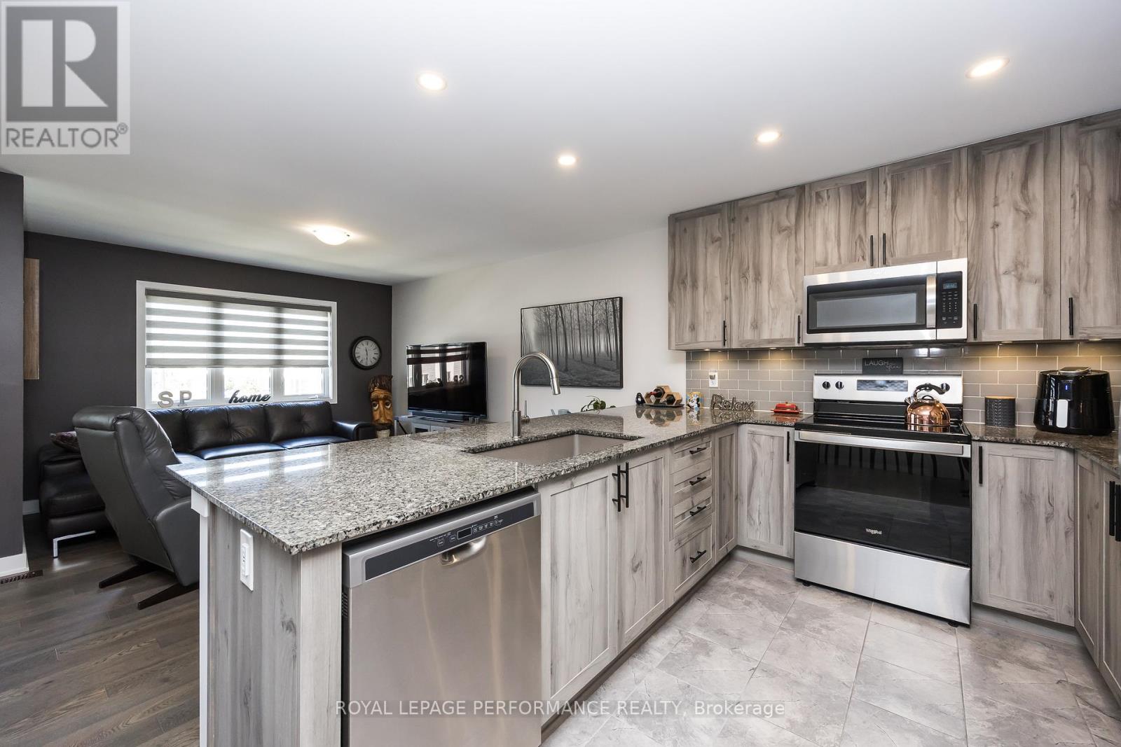 Photo 15 of 816 Bascule Place, Ottawa ON