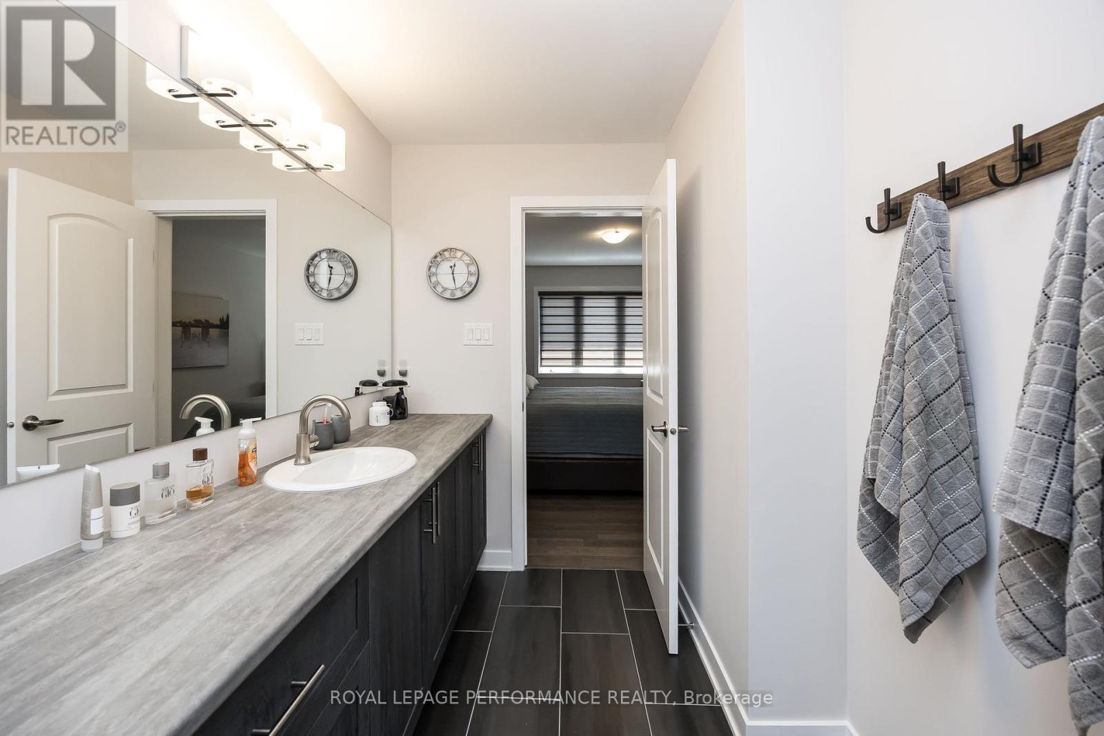 Photo 33 of 816 Bascule Place, Ottawa ON