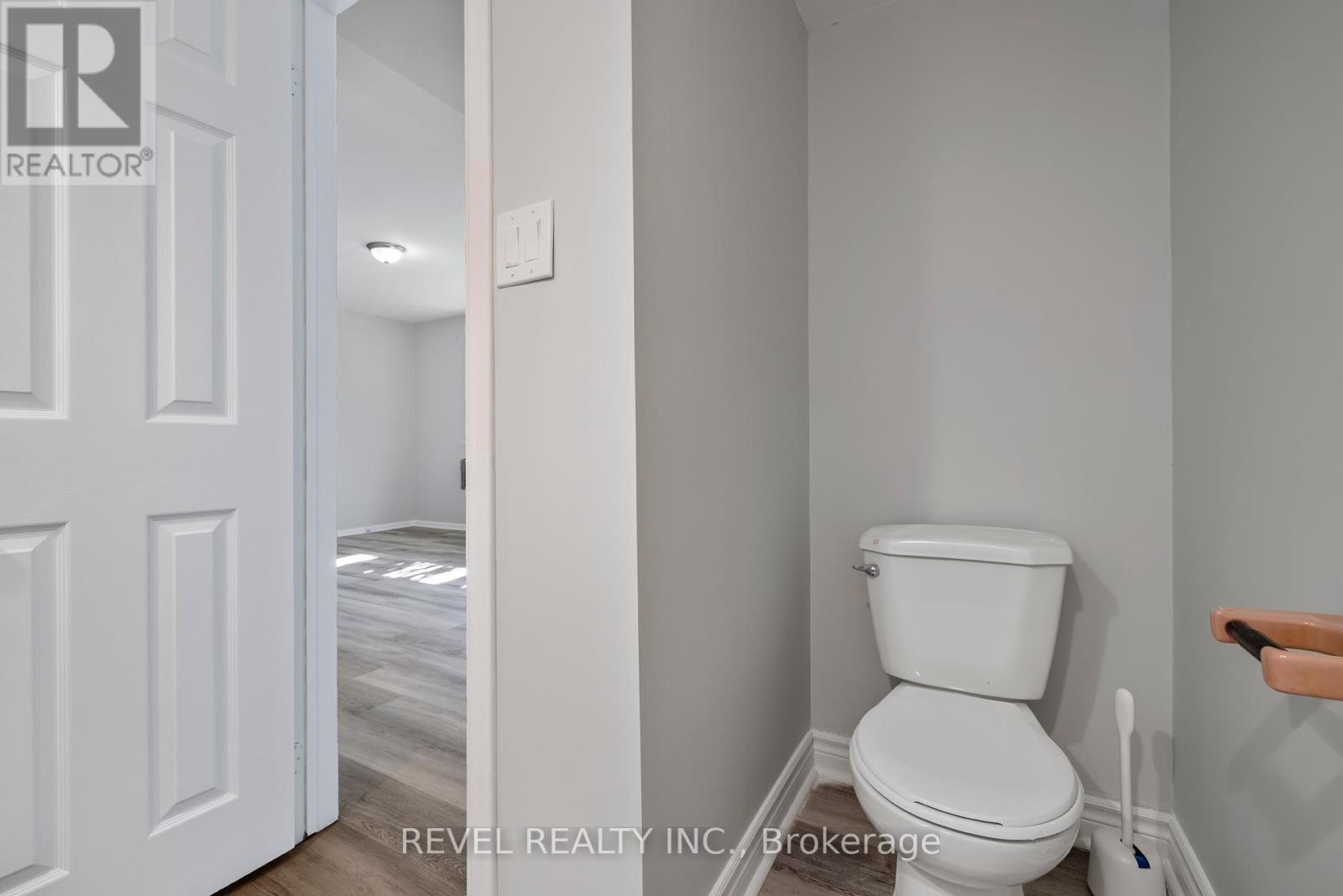 Photo 11 of 40 Bertram Drive, Hamilton ON