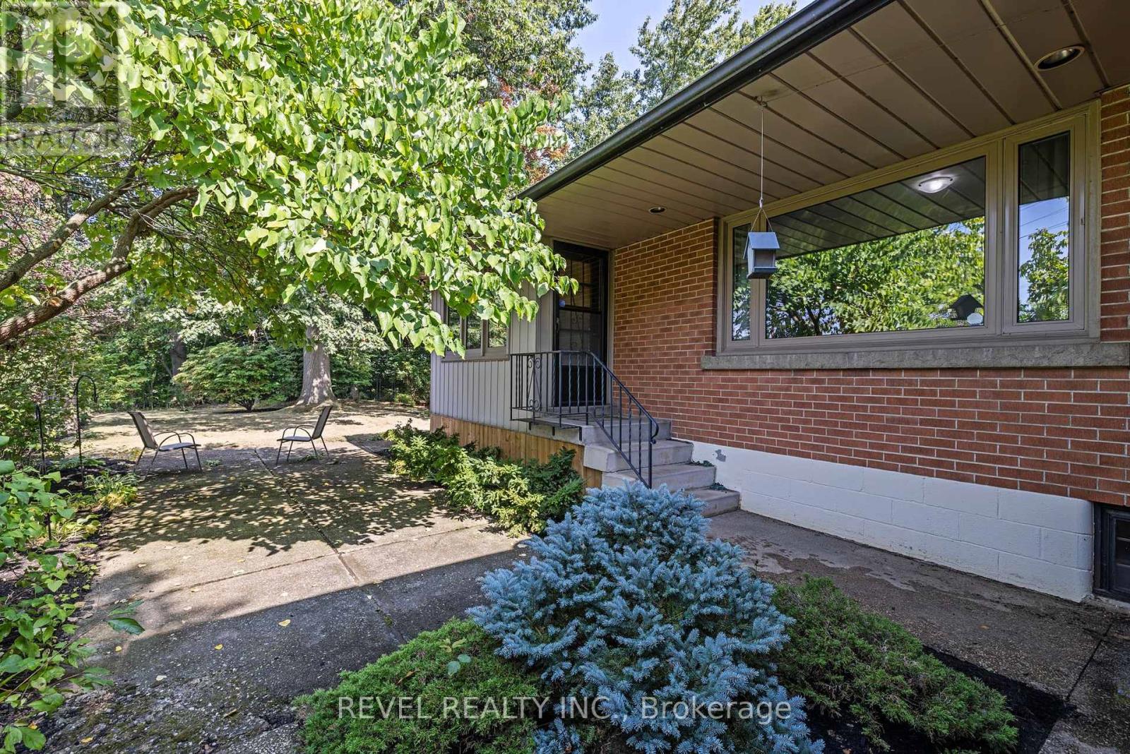 Photo 24 of 40 Bertram Drive, Hamilton ON