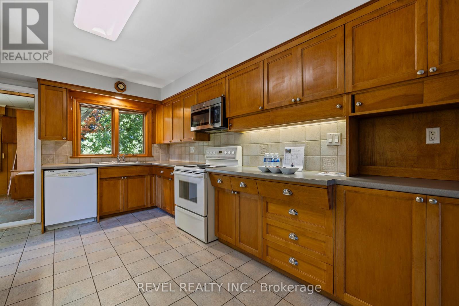 Photo 25 of 40 Bertram Drive, Hamilton ON