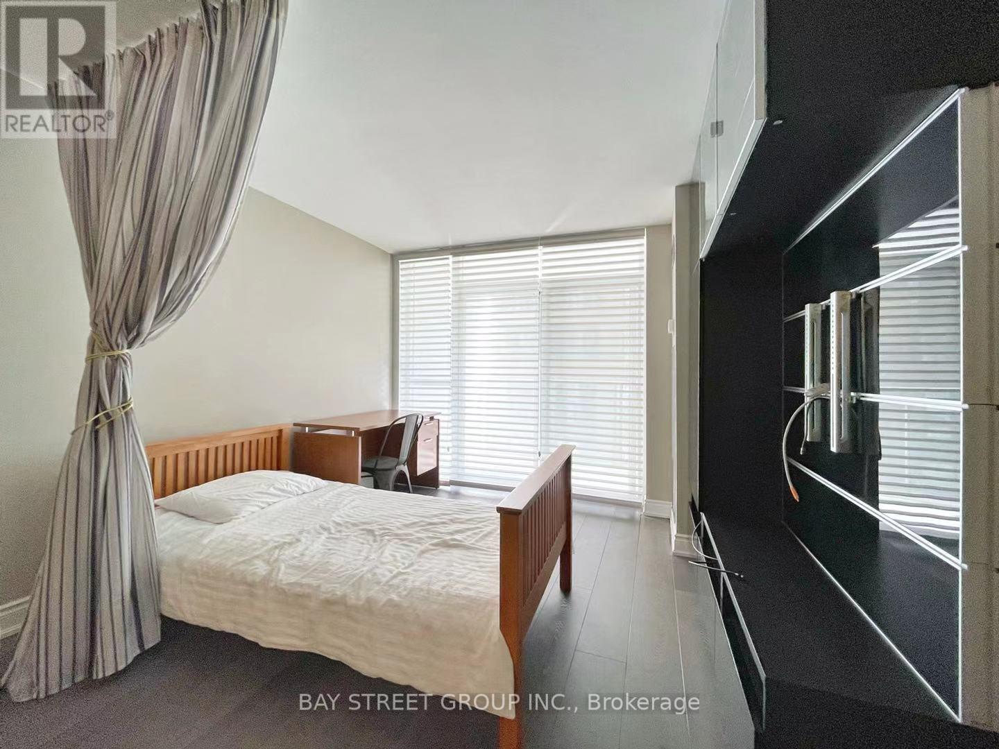 Photo 4 of 405 30 Hayden Street, Toronto ON