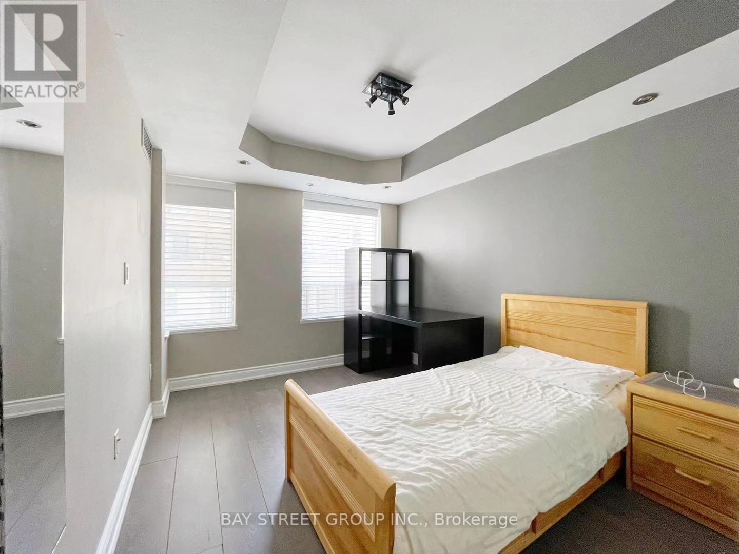 Photo 11 of 405 30 Hayden Street, Toronto ON